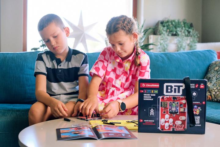Produktbild CircuitMess BIT - Konsole - Elektronik Bausatz