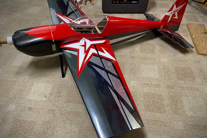 Image du produit AJ Aircraft Slick 540 51" ARF Rot/Schwarz Kunstflugmodell (Voltige)