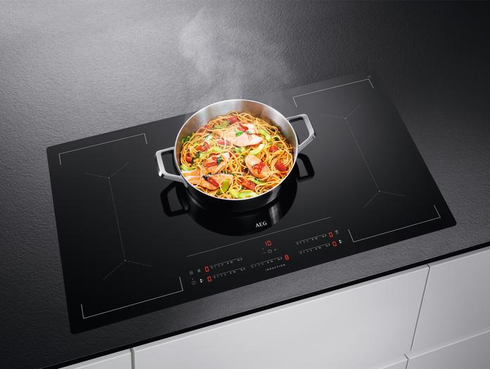 Immagine prodotto AEG IKE95454IB Piano cottura a induzione integrato a 5 zone