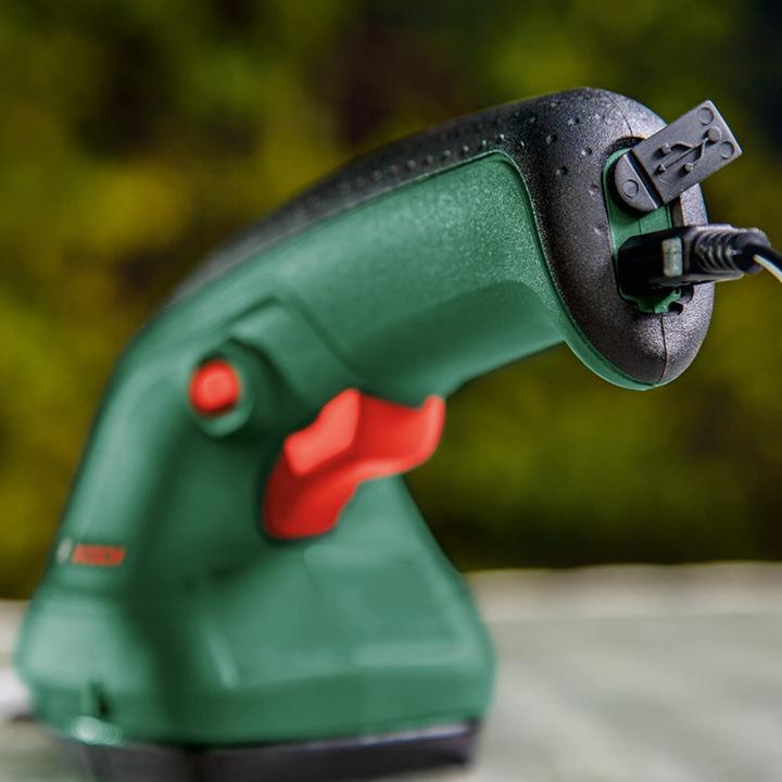 Produktbild Bosch Home & Garden EasyShear (Akkuheckenschere)