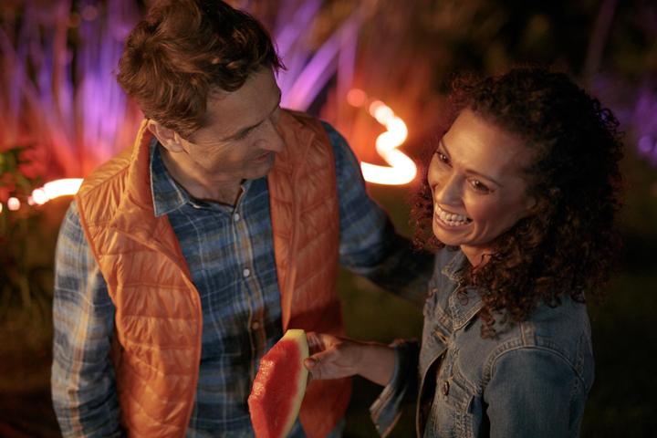 Immagine prodotto Philips Hue Hue LED Striscia luminosa per esterni (DE Plug) (Multicolore, 200 cm, Esterno)