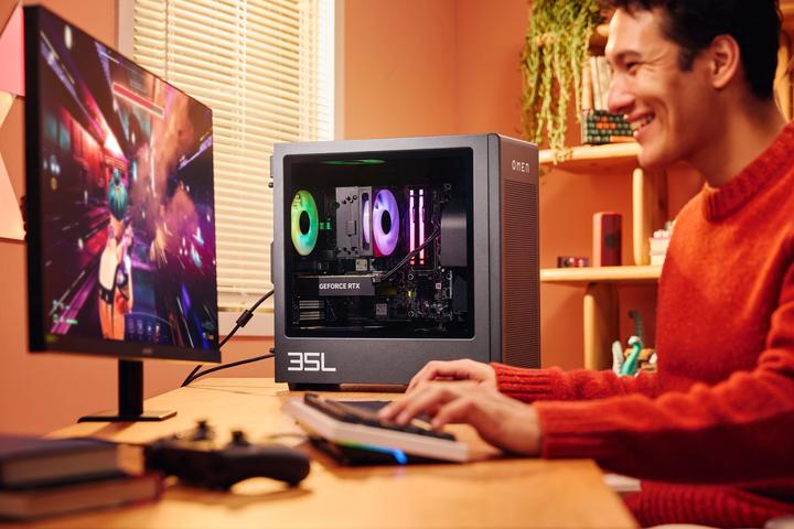 Produktbild HP OMEN GT16-0471ng 35L Gaming Desktop R7-8700G 32GB/1TB SSD RTX 4060 Ti Win11 (AMD Ryzen 7 8700G, 32 GB, 1000 GB, GeForce RTX 4060 Ti)