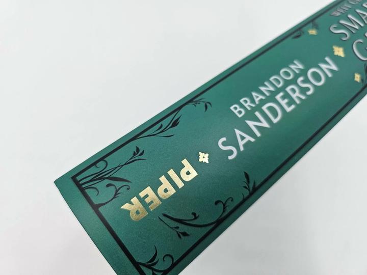 Actual product image Weit über der smaragdgrünen See (German, Howard Lyon, Simon Weinert, Brandon Sanderson, 2023)
