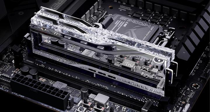 Actual product image G.Skill TRIDENT Z5 ROYAL RGB DDR5 2X48GB 6800MHZ CL34 SILVER F5-6800J3446F48GX2-TR5S (2 x 48GB, DDR5 RAM, DIMM)