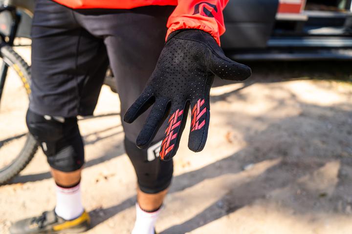 Produktbild G-Form Pro-X4 Gloves (XL)