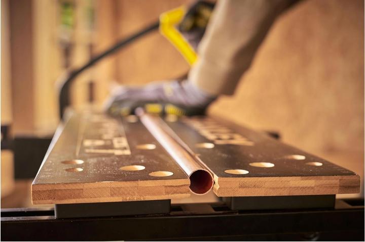 Actual product image Stanley Workmate with bamboo worktop and dual working height, loadable up to 250kg (50.50 cm, 54 cm)