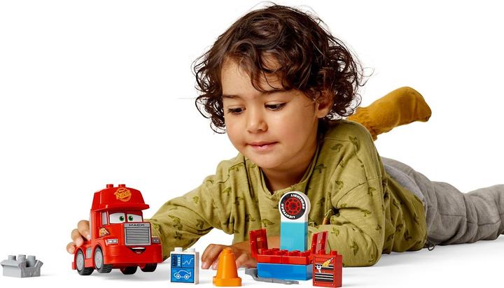 Image du produit LEGO Mack pendant la course (10417)