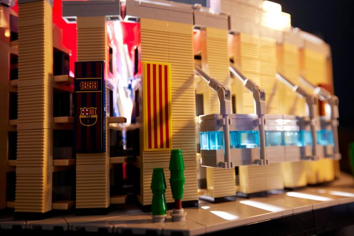 Actual product image LEGO ICONS CAMP NOU - FC BARCELONA 10284 (10284, LEGO Creator Expert, LEGO Rare Sets)