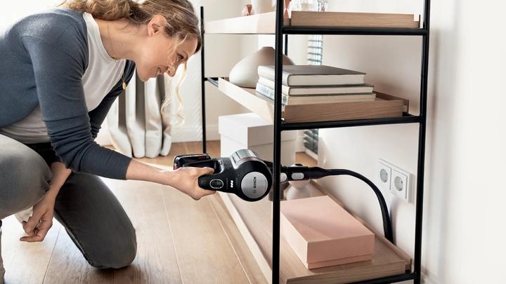 Produktbild Bosch Hausgeräte BCS712XXL, Beutellos, Schwarz, 0,3 l, Trocken, Filterung, 82 dB