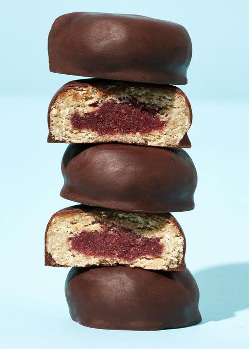 Image du produit KoRo Biscuit bio à l'avoine fourré à la fraise et enrobé de chocolat noir (480 g)