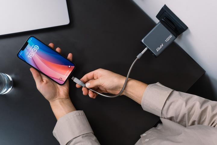 Actual product image Verbatim GNC-100 GaN Charger (100 W)