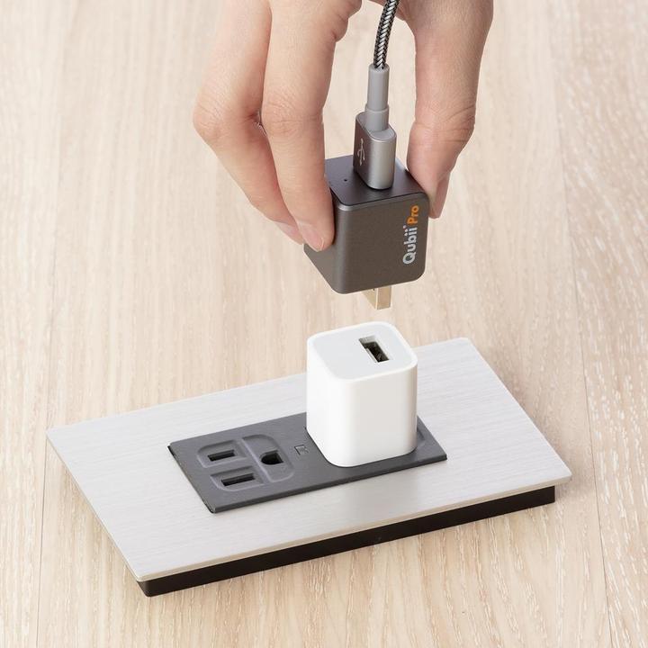 Produktbild Maktar Qubii Pro MFi-certified Backup-Charger (USB-A, SD Karte)