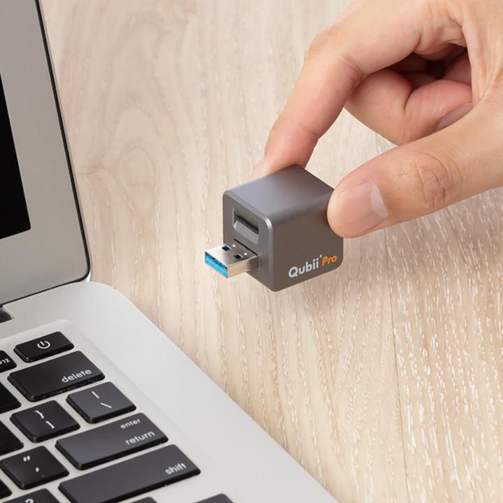 Produktbild Maktar Qubii Pro MFi-certified Backup-Charger (USB-A, SD Karte)