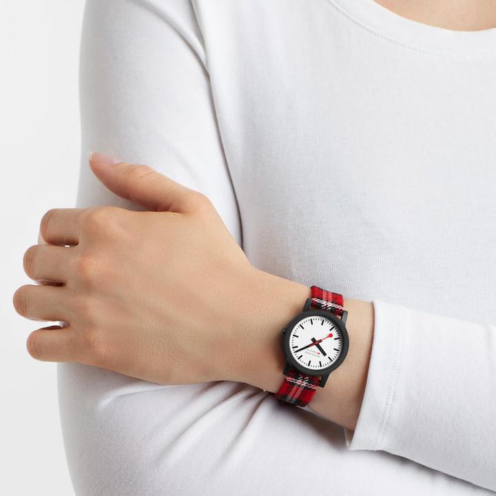 Actual product image Mondaine essence black (Analogue wristwatch, 32 mm)