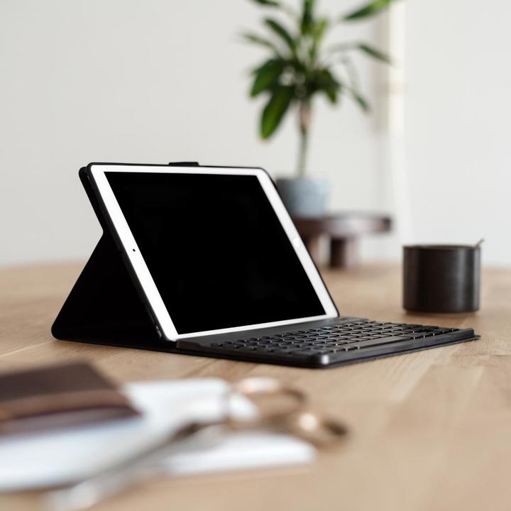 Actual product image Accezz QWERTY Bluetooth Keyboard Bookcase iPad (2018)/(2017)/Air(2)
