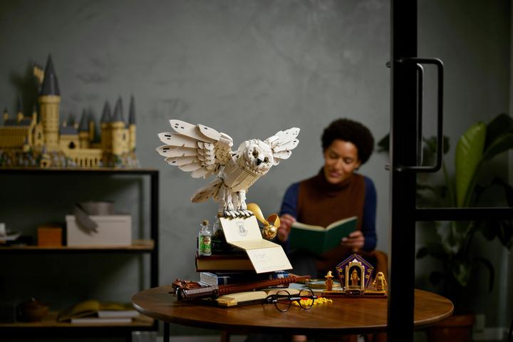 Actual product image LEGO Hogwarts Icons - Collector's Edition (76391, LEGO Harry Potter, LEGO Rare Sets)
