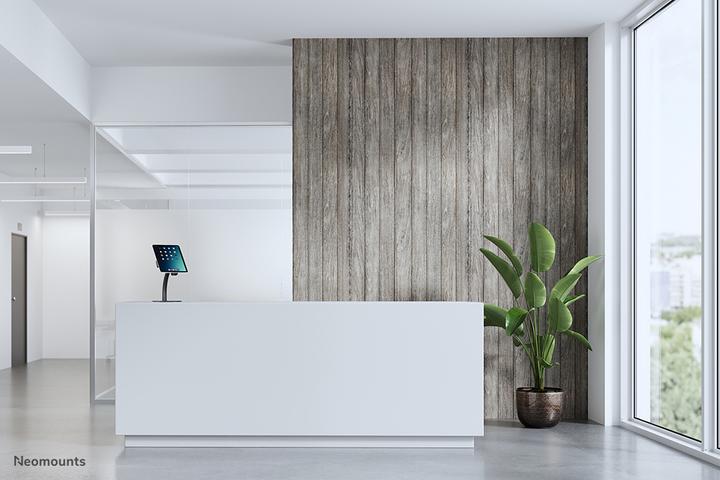 Produktbild Neomounts DS15-625BL1 Neig- und drehbarer Tablet-Halter für die Arbeitsplatte