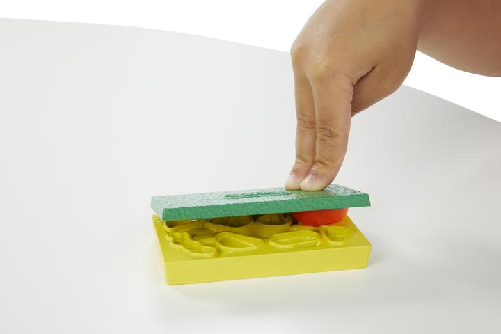 Actual product image Play-Doh PD Zoom Zoom Suction and Cleanup Set