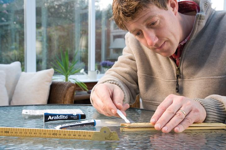 Actual product image Araldite Standard adhesive (60 g, 15 ml)