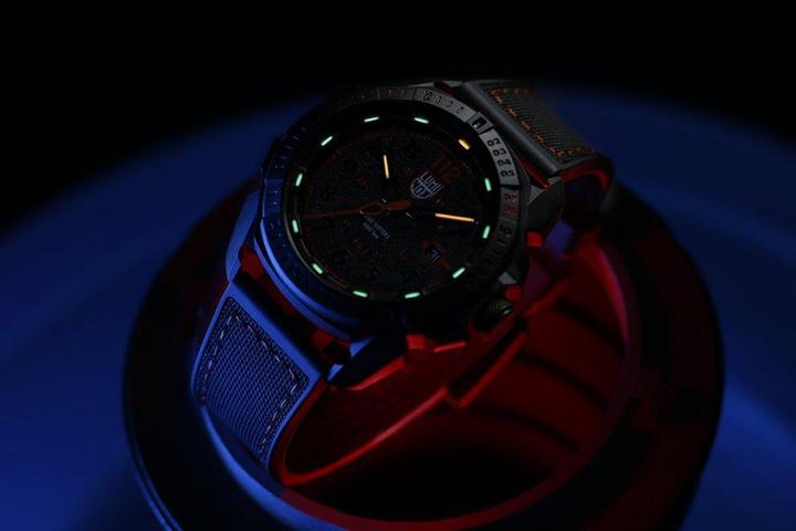 Actual product image Luminox Ice-Sar Arctic 1000 Series (Analogue wristwatch, Swiss made, 46 mm)