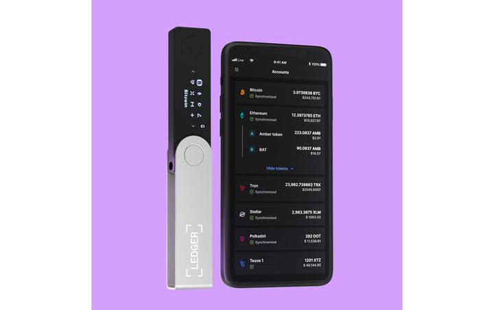 Produktbild Ledger Nano X - Onyxschwarz (Litecoin, Zcash, Dash, Bitcoin, Vertcoin, Neo, Ether, Ubiq, Ethereum Classic, Bitcoin Cash, Stellar, Komodo)