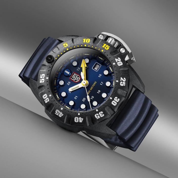 Actual product image Luminox Scott Cassell Deep Dive Carbon Blue (Analogue wristwatch, 44 mm)