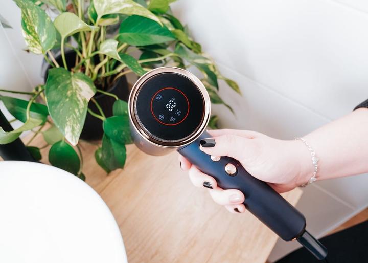 Actual product image Concept Suszarka do włosów BLDC VV8100