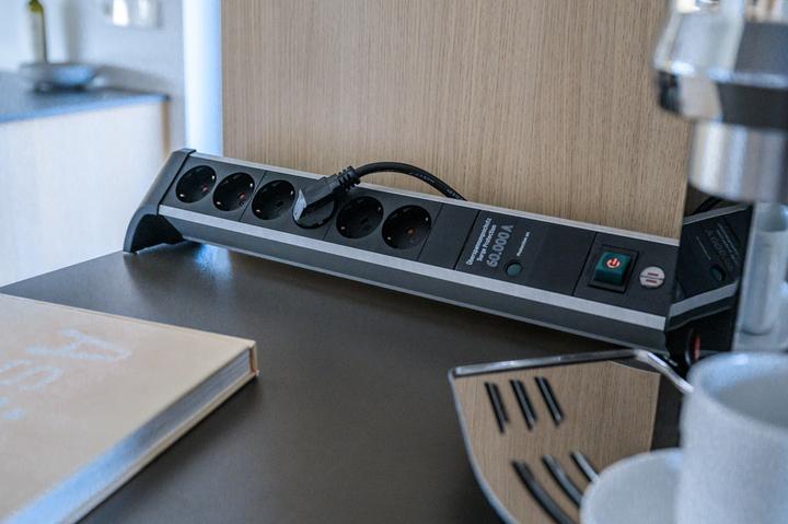 Immagine prodotto Brennenstuhl ALU-Office-Line 4gang, USB 3.1A *EN* 60kA/o.filter - 1,8m H05VV-F3G1,5 (4 x, CEE7, 1.80 m)