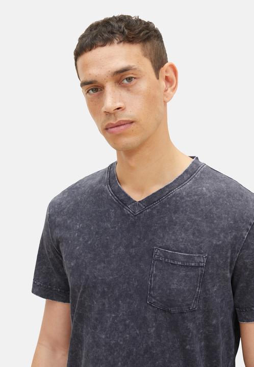 Produktbild Tom Tailor T-Shirt Kurzarmshirt mit V-Ausschnitt, ausgewaschener Optik und Brusttasche (M)