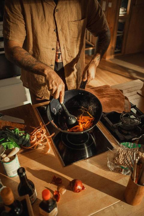 Produktbild Fiskars PAN WOK FF 28CM CERAMIC COATED 1072313 (28 cm, Wok Pfanne, Edelstahl)
