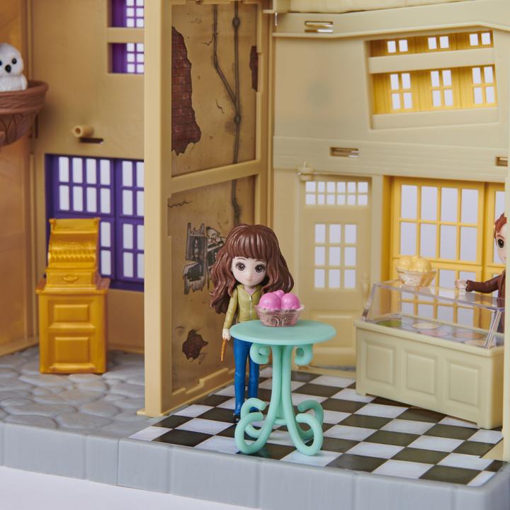 Actual product image Spin Master Wizarding World Harry Potter - Diagon Alley (Angle Alley) playset with light and sound and 2