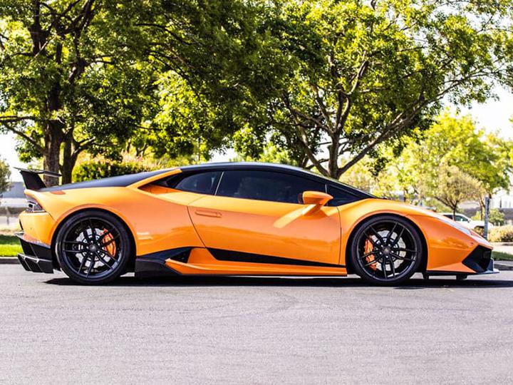 Immagine prodotto Smartbox Emozioni travolgenti con la Lamborghini Huracán 650 PS Spyder (1 pers.)