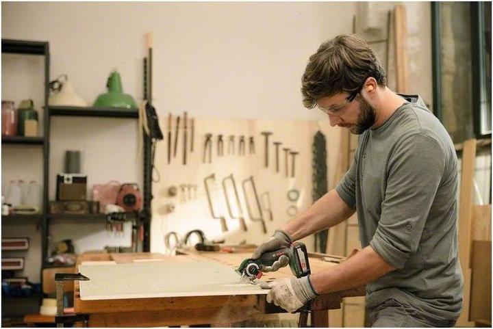 Produktbild Bosch Home & Garden AdvancedCut 18 (Akku Kettensäge)