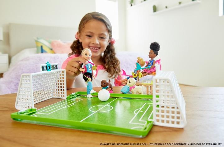 Produktbild Barbie „Traumvilla Abenteuer“ Chelsea Fussballerin Puppe und Spielset