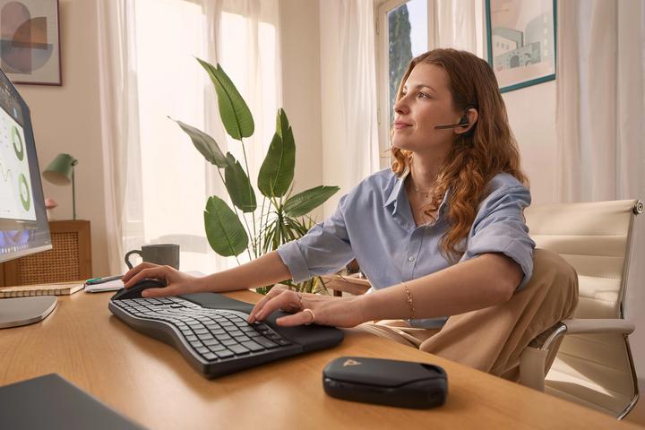 Produktbild Poly Voyager Legend 50 Headset UC (Kabellos, USB-C)