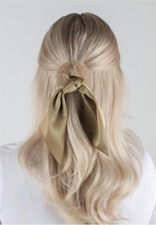 Immagine prodotto Trisa Capelli - Scrunchie di pelliccia finta, beige rosato (Elastico per capelli)