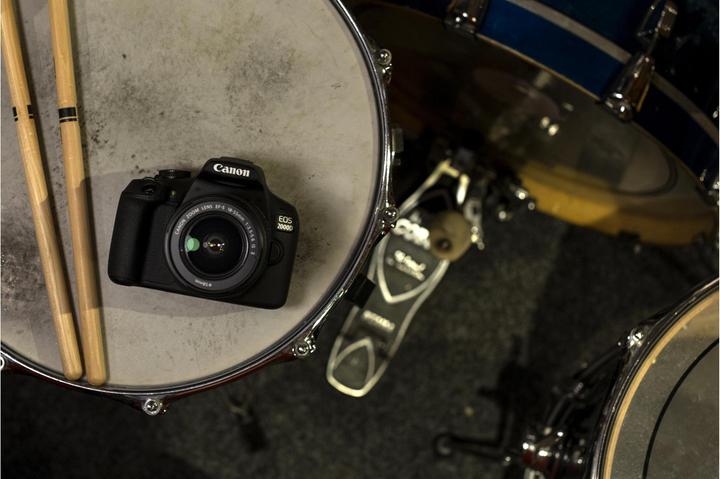 Productafbeelding Canon EOS 2000D Kit (18 - 55 mm, 24.10 Mpx, APS-C / DX)