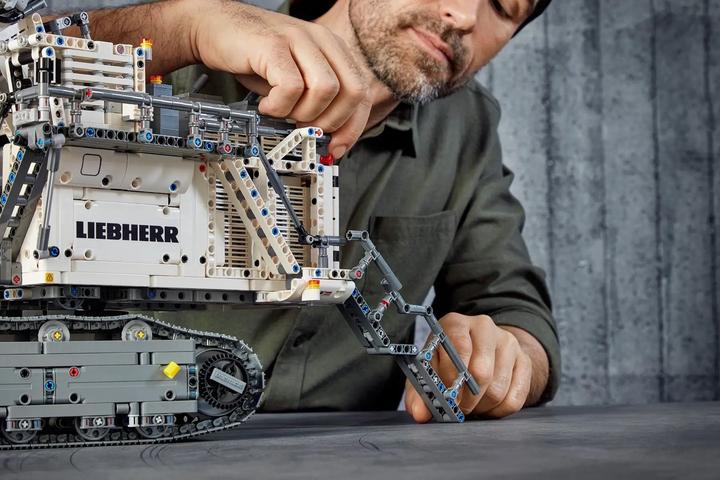 Produktbild LEGO Liebherr Bagger R 9800 (42100, LEGO Technic)