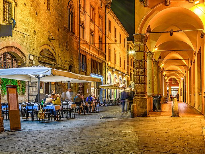 Immagine prodotto Smartbox Soggiorno di lusso a Bologna: 3 giorni in hotel 4* (2 pers.)