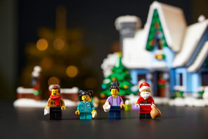 Actual product image LEGO Visit of Santa Claus (10293, LEGO Creator Expert, LEGO Rare Sets)