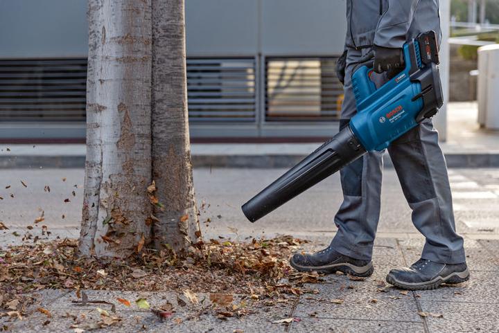 Actual product image Bosch Hausgeräte Akku Sauggebläse GBL 18V-800 06008D2200 (Rechargeable battery operated, Leaf vacuums)