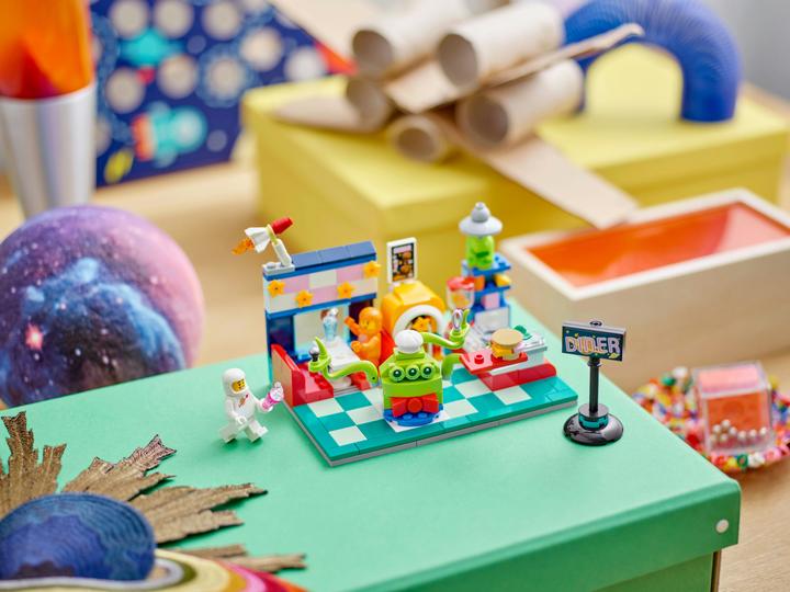 Produktbild LEGO Alien-Diner Limited Edition (40687)