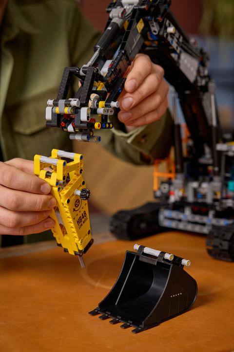 Produktbild LEGO Volvo EC500 Hybrid Bagger (42215, LEGO Technic)