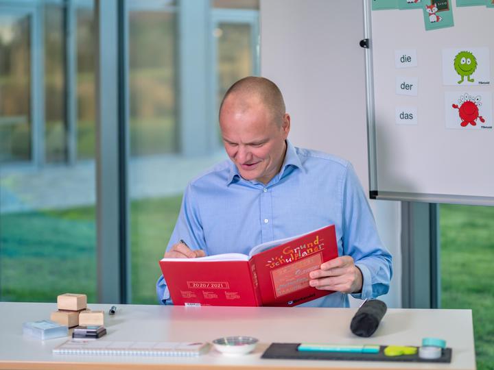 Produktbild Betzold Design-Grundschulplaner 2020/2021, Hardcover (A4, Deutsch)