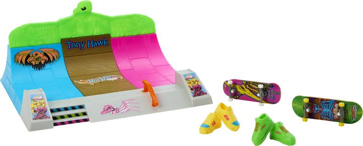 Produktbild Hot Wheels Skate Tony Hawk HQ Skatepark mit 2 exklusiven Fingerboards und 2 Paar Skateschuhen