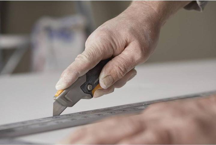 Produktbild Fiskars Universalmesser mit feststehender Klinge, Länge 18,2 cm, Rostfreier Stahl/Kunststoff, Schwar (Cutter)