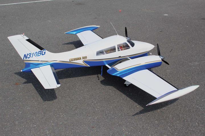 Actual product image Seagull Models ( SG-Models ) Cessna 310 Giant Twin 81" OHNE Einziehfahrwerk ARF