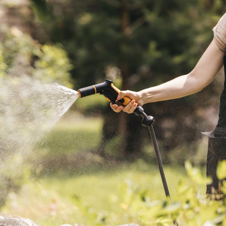 Image du produit Fiskars Pistolet pulvérisateur, 2 fonctions, Débit réglable en continu, Avec régulateur frontal et commande