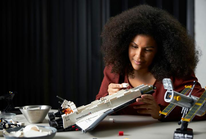 Actual product image LEGO NASA Space Shuttle Discovery (10283, LEGO Rare Sets)