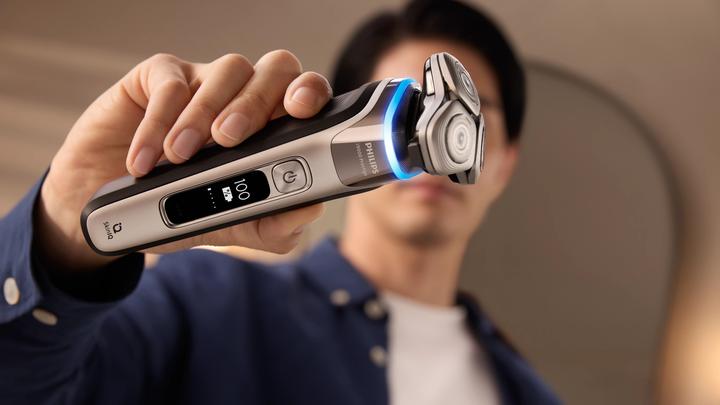 Actual product image Philips i9000 Prestige XP9204/10 Wet & Dry Electric Shaver with SkinIQ